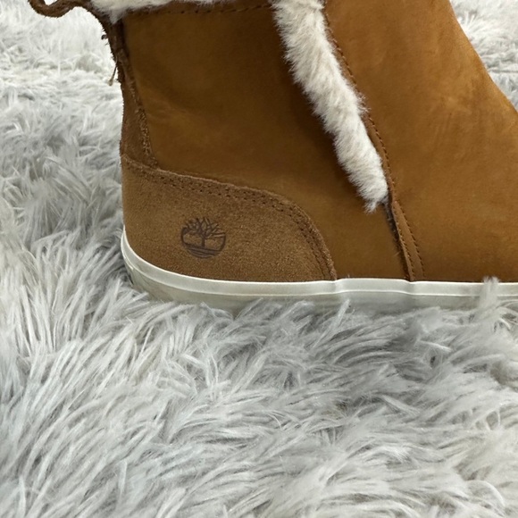 Timberland Skyla Bay Boots/Loafers. Fur lined Size 7.5 - Picture 2 of 3